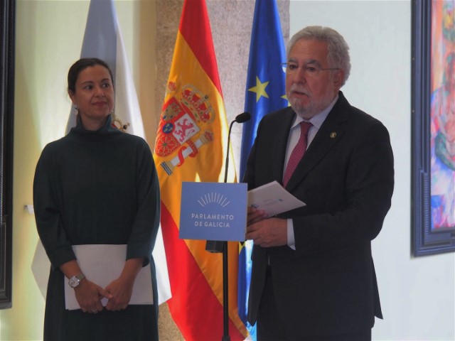 Santalices, na inauguración da exposición De oficio, defensoras: “A suma de esforzos individuais produce, sempre, resultados extraordinarios”